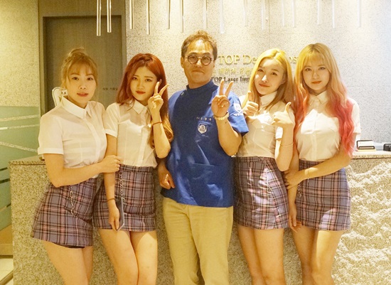 걸그룹 시크엔젤이 서울탑치과병원을 방문했습니다. 대표 이미지