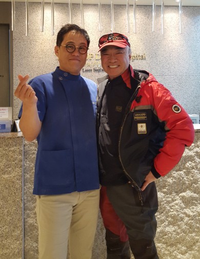 배우 이덕화님께서 서울탑치과병원에 방문하셨습니다! 대표 이미지